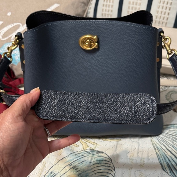 Elegant Navy Blue Leather Shoulder Bag - Picture 5 of 6